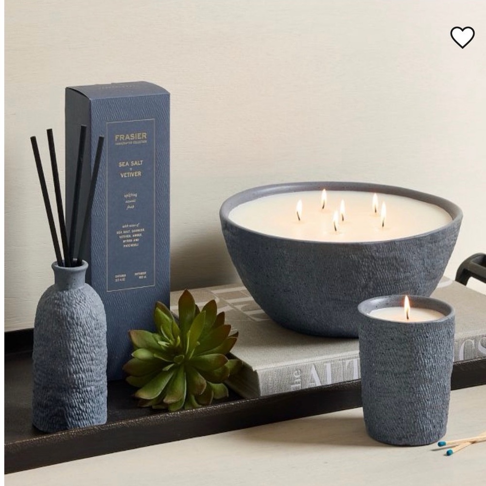 Pottery Barn Frasier Scent Collection - Sea
Salt & Vetiver 77.6 Oz candle